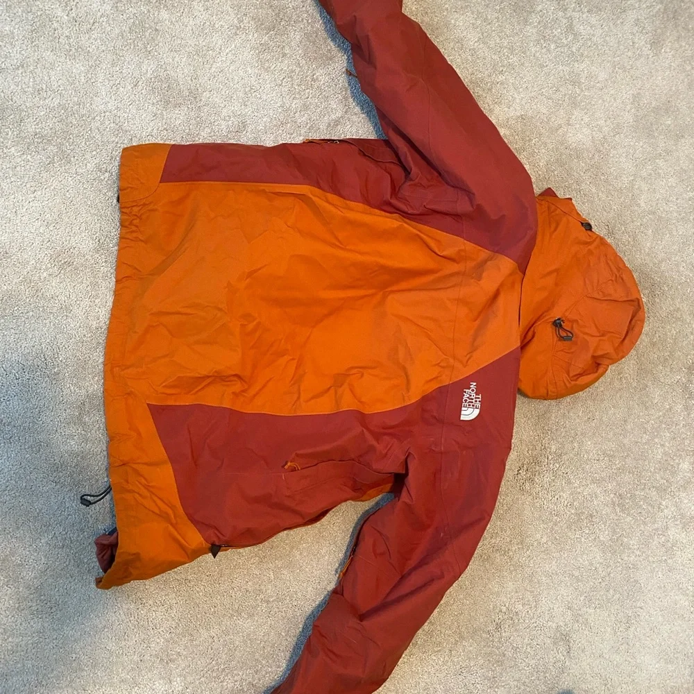 The North Face Hyvent shell and zip out down liner - Picture 5 of 7